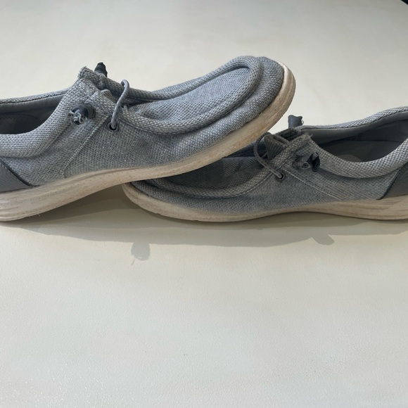 Size 10 grey heydudes - Picture 2 of 2